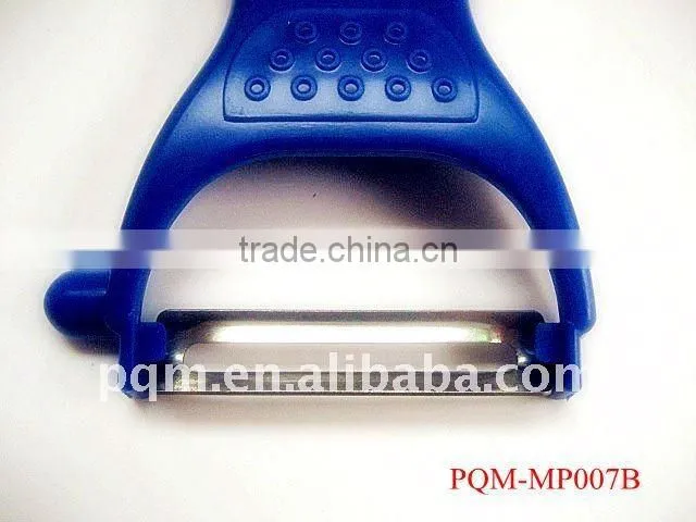 Convenient blue plastic peeler 007B