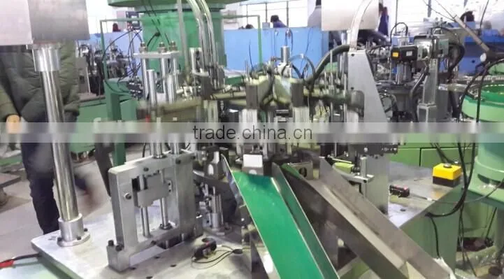 Automatic plastic cap assembly manufacturing machine