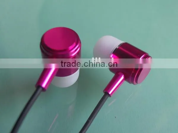 Treble and studio metal in-ear earphones with mic,gift box metallic earphone