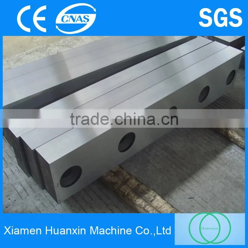 Long straight shear blade for cutting sheet steel