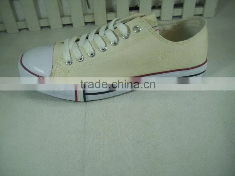 Cheapest Vulcanized Canvas Shoe/Classic shoes /Football Shoe