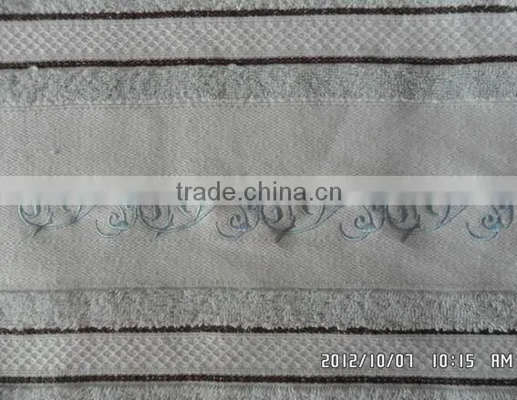 Cotton plain bath towel with embd