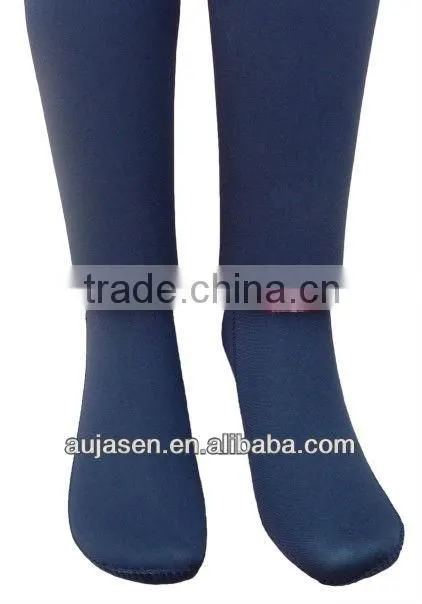 Flexible simple design neoprene socks for diving