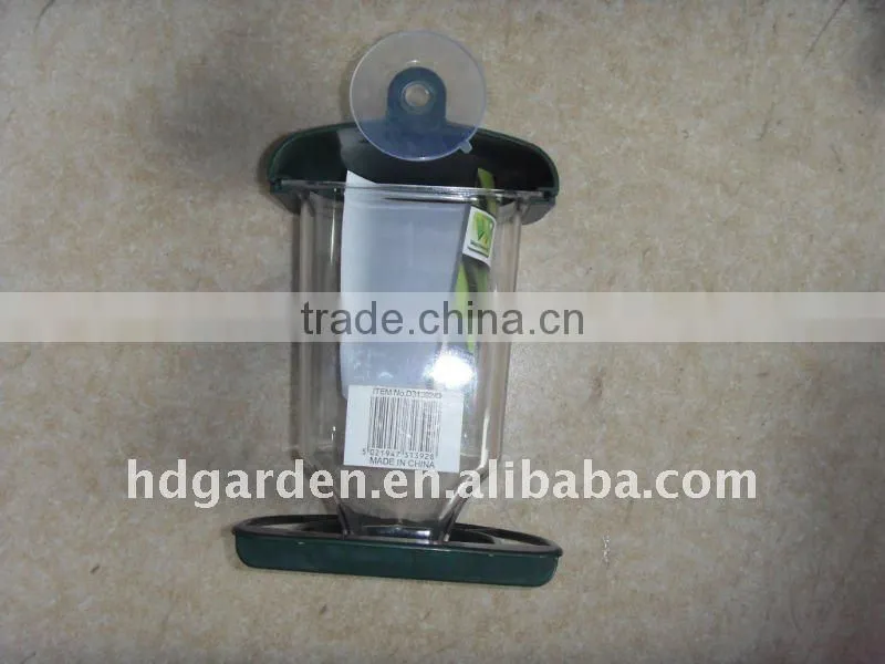 Hanging bird feeder