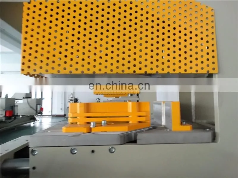 UPVC Window Door Assemble Machinery 4 head welding machine for pvc window door