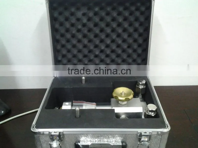 Portable pressure gauge calibration machine