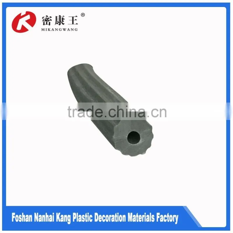 Durable sealing strip clearer sealing element