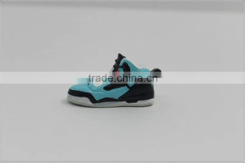 Wholesale price fast delivery christmas promotion item keychain/3d mini kobe shoe keychain