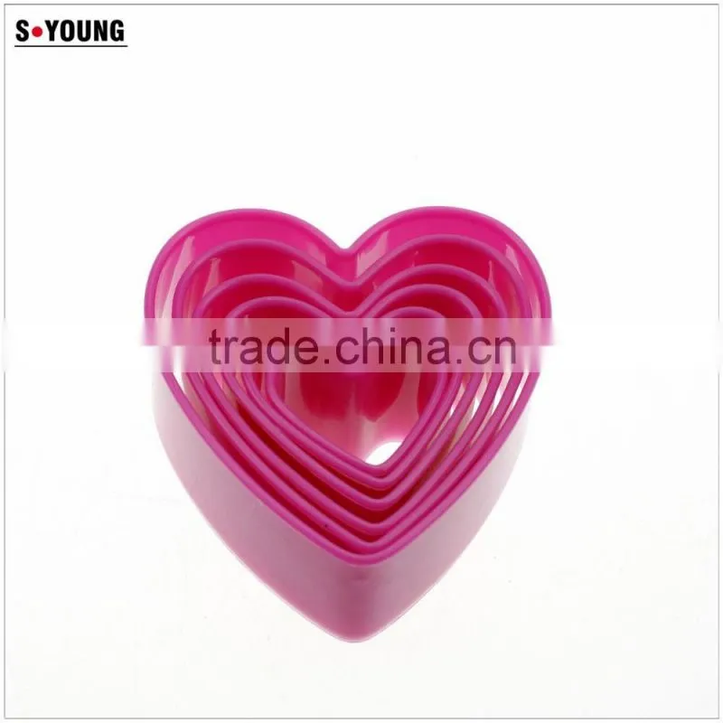 47021 Heart Shaped Plastic Cake Divider Cutter