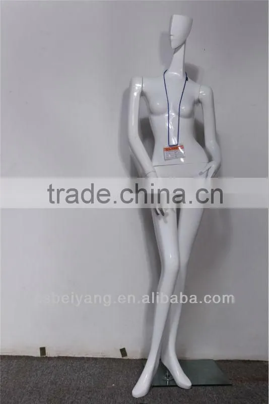 Abstract female mannequin