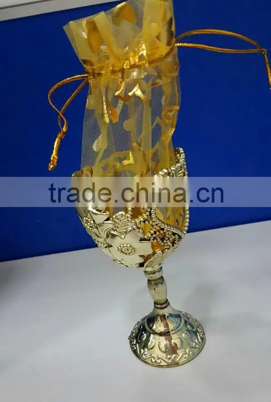 OEM and ODM round plastic candy packaging gift box for wedding