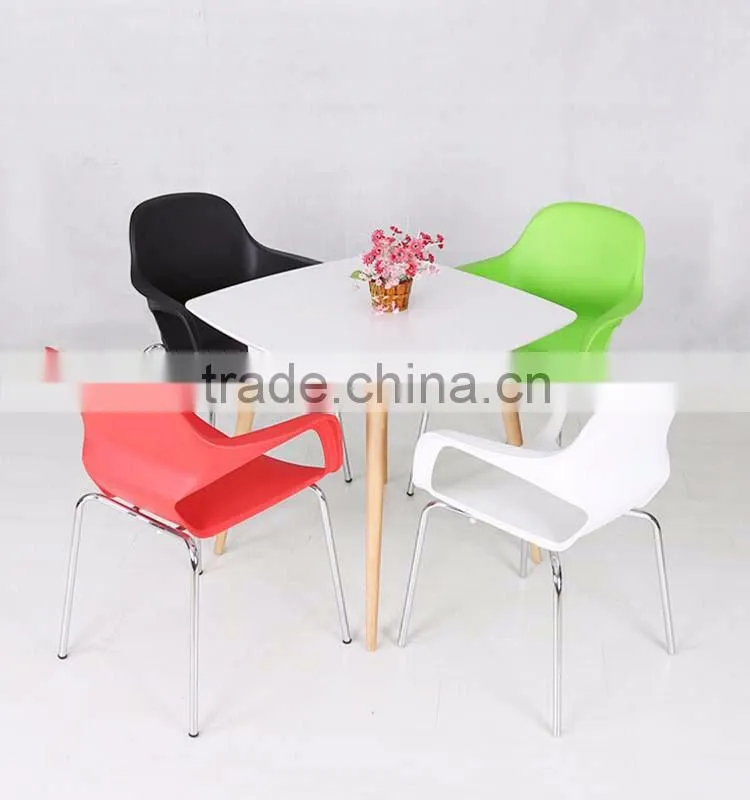 Cheap Wholesale Metal Banquet Plastic With Wood Leg Hotel Plastic Wedding Chair