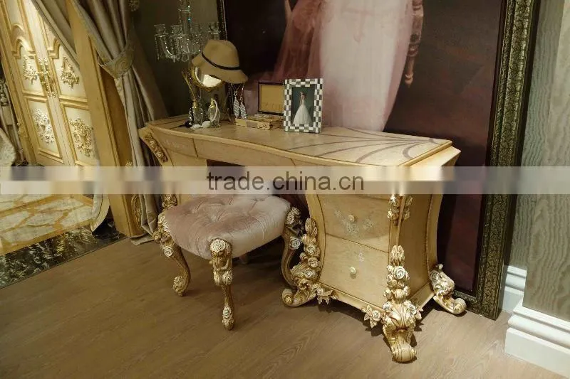 Italian Luxury Bedroom Furniture Set High Back Bed With Hand Carving
