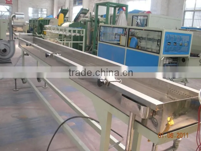 Plastic pellet extrusion machine