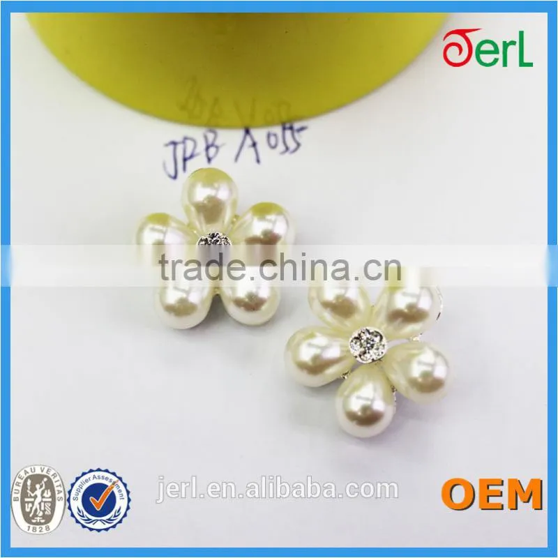 Plastic pearl&crystal button