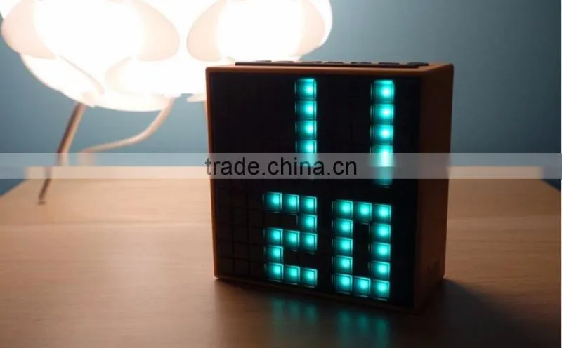 Smart Mobile Phone Control Bluetooth Flashing Speaker, Portable Table Decorative Magic Bluetooth Speaker With FM Radio For Sale