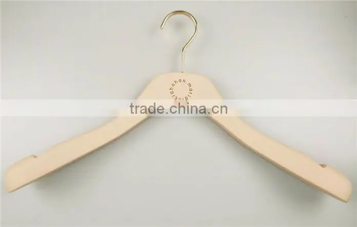 CY-655 Luxury wide shoulder rubber wooden hanger with rubber pant hanger