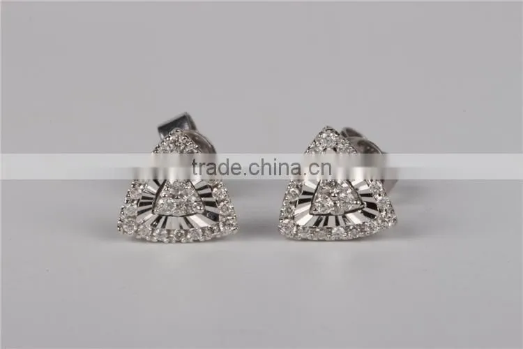 lasest design triangle earrings made of 18 K gold and diamond