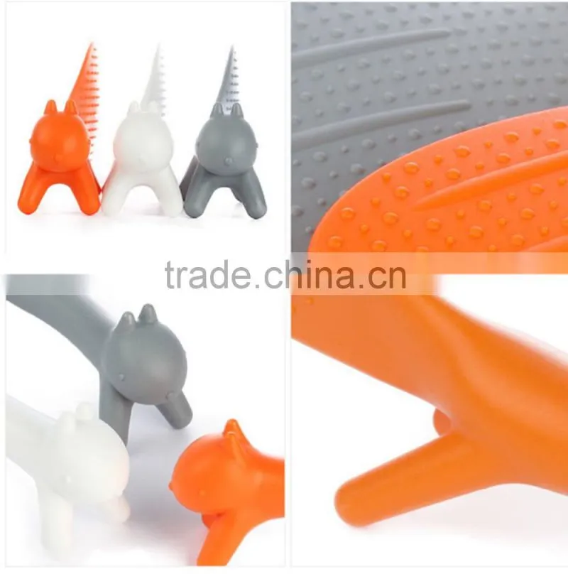 2015 new design coloful cut plastic animal squirrel shape meal spoon