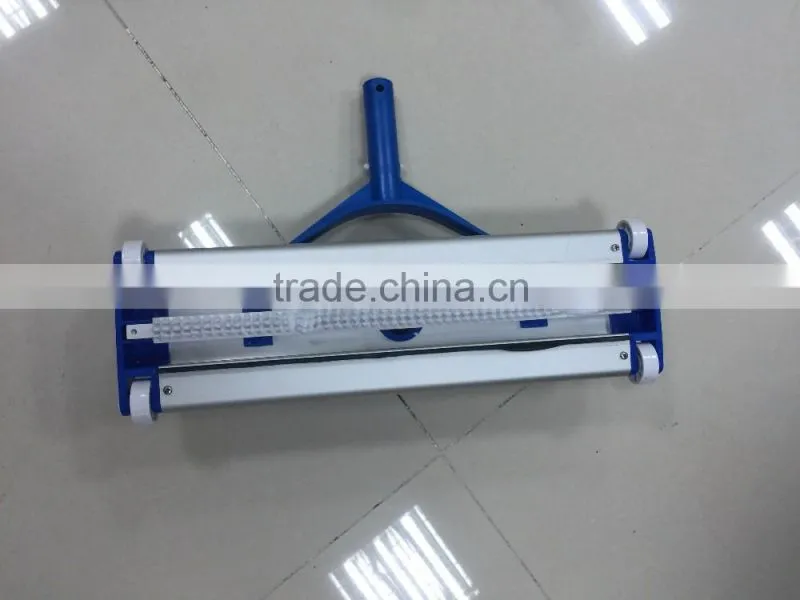 Super flexible swimming pool vacuum cleaner head