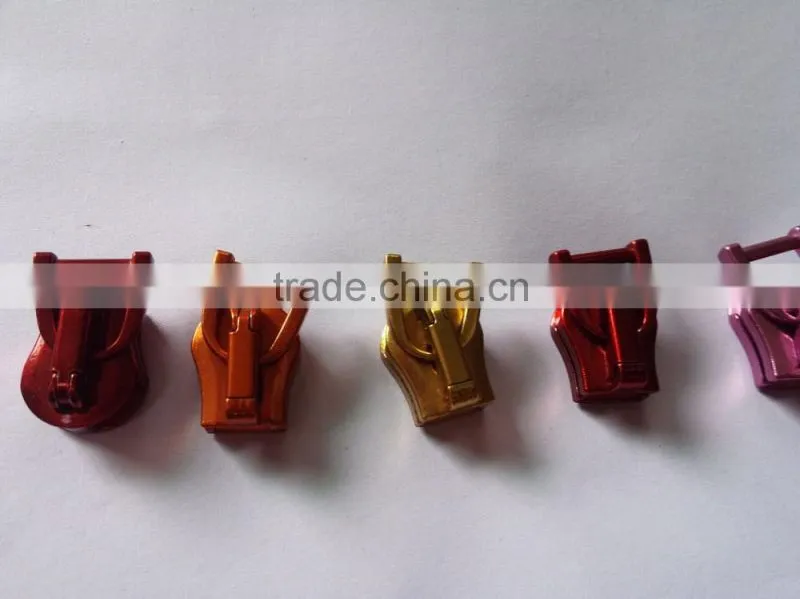 2016 Wholesale metal zipper sliders/zipper head hardware OEM