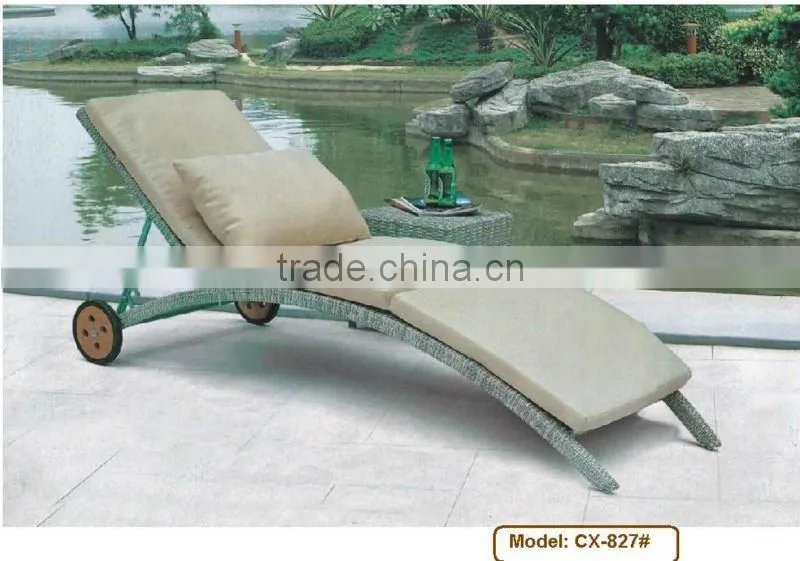wicker sunlounge