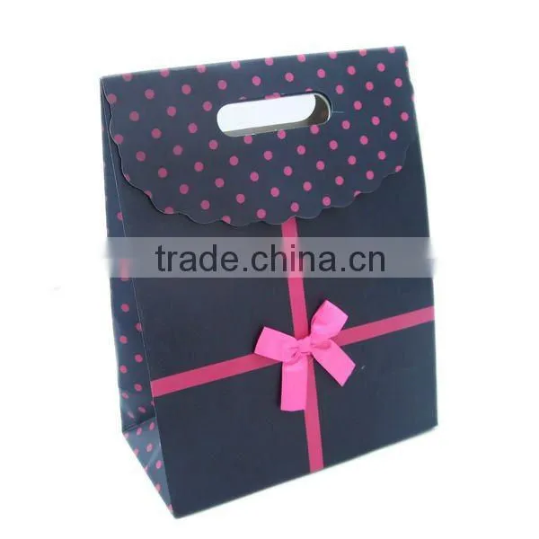 Customized paper bag for small gifts