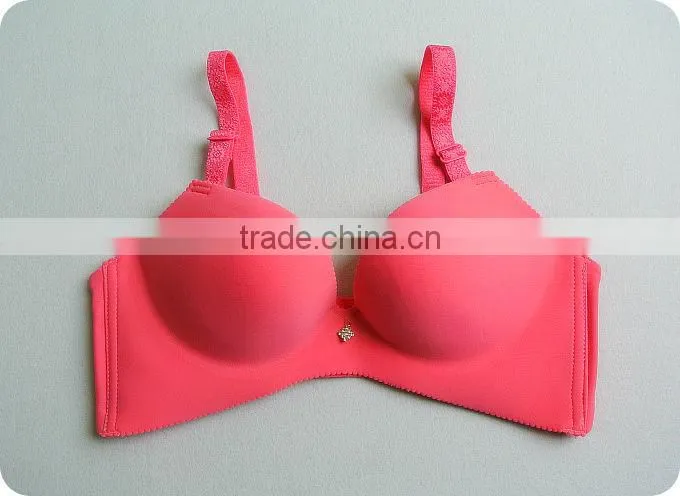One piece seamless bra with wings sewing