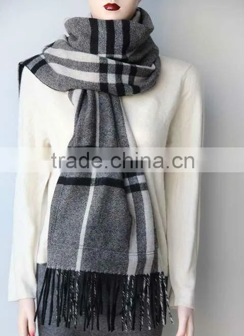 100%wool pocket scarf