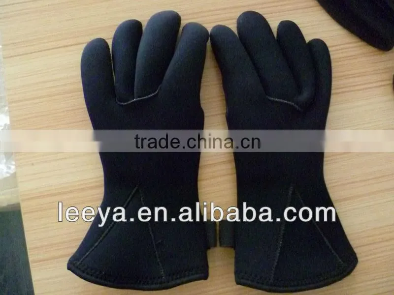 Custom made of neoprene with logo sports gloves