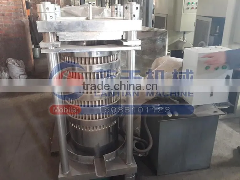 A squeeze oil from coconut machine / coconut oil making machine