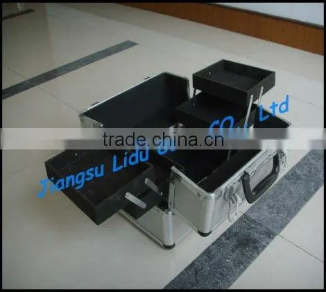 Protable aluminum cosmetic case
