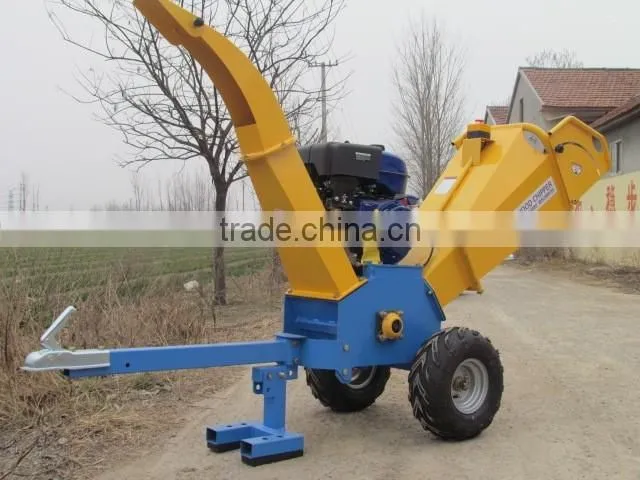 Petrol wood chipper shredder