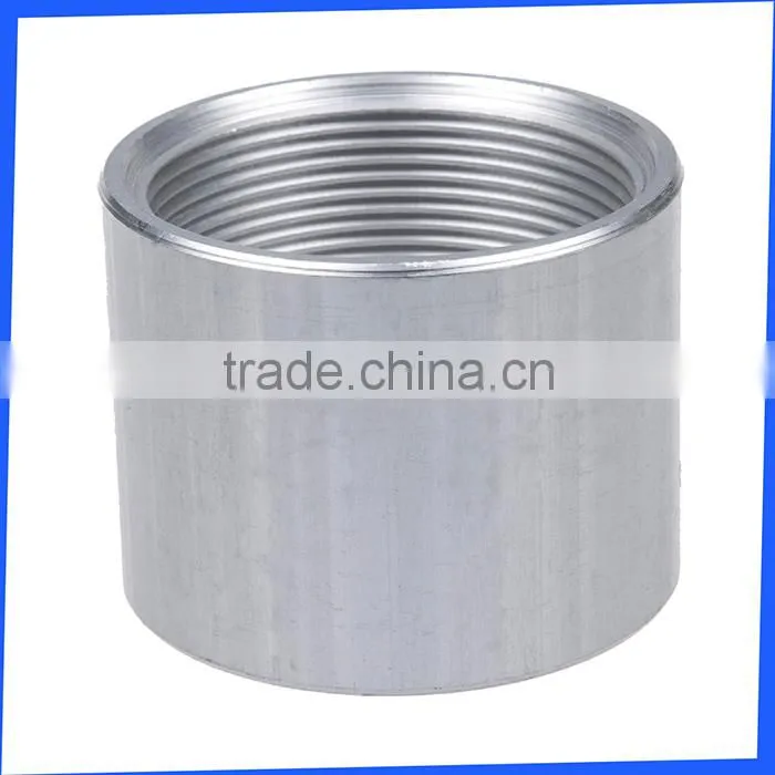 pipe fitting with female thread socket/coupling