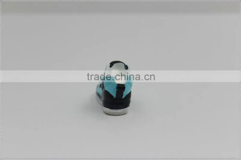 Wholesale price fast delivery christmas promotion item keychain/3d mini kobe shoe keychain