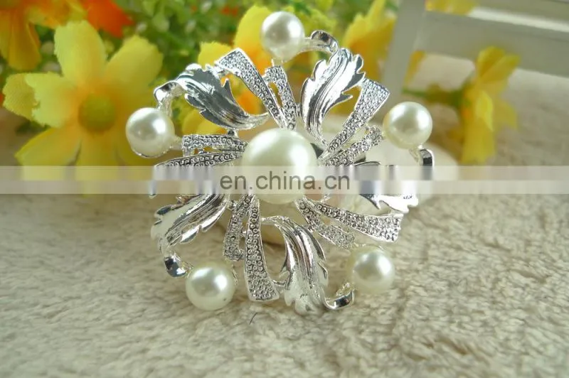 Cheap wholesale rhinestones brooch for wedding invitations