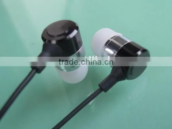 Treble and studio metal in-ear earphones with mic,gift box metallic earphone