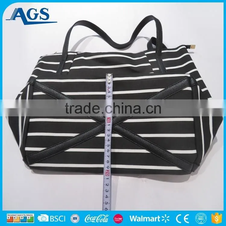 Well-known fine quality ladies handbag at low price