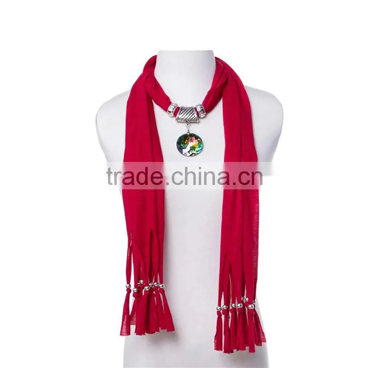 2016 New design round crystal stones pendant scarf