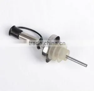 foil wine pourer with silicone mat