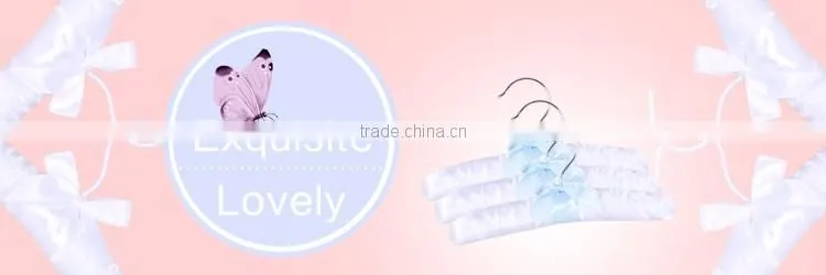 Delicate design ribbon dog clothes hanger bracket wholesale