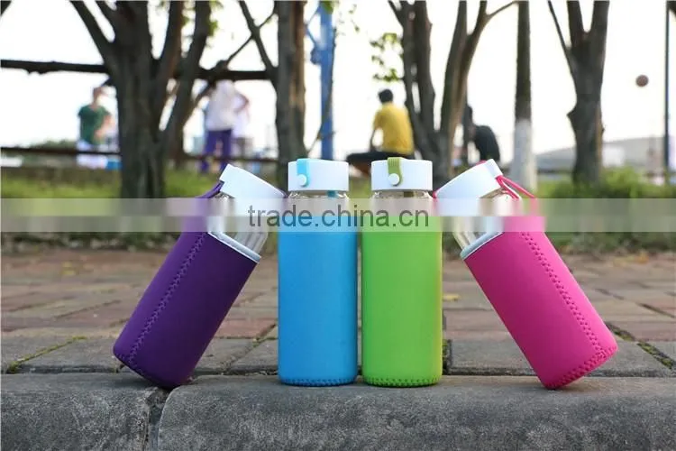 Promotional Gift Portable Reusable 500ml Glass Water Bottle Cheap Flat Glass Water Bottle with Color Cup Coat