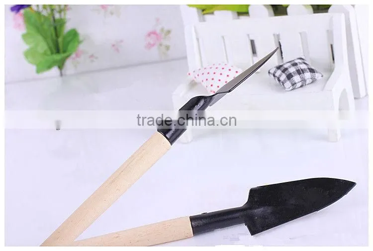 mini spade with wooden handle