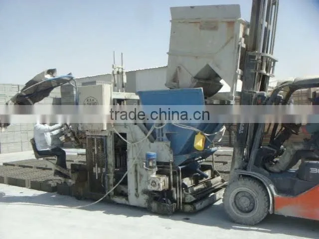 Loading hopper for block machine