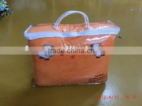 100% polyester fleece waterproof travell fleece blanket with carry handle