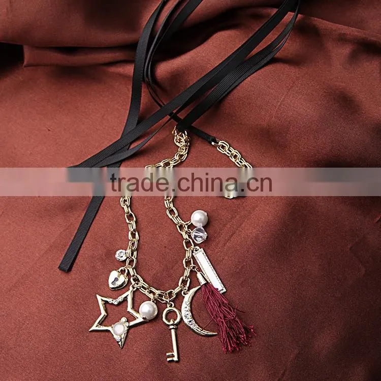 OEM/ODM Manufacture 2016 Fashion Design Moon Pendant Necklace Multiple Pendant Necklace
