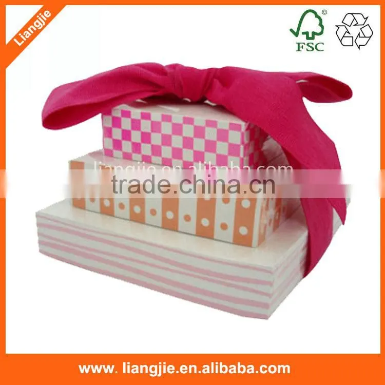 wooden pallet with memo cube,note block with wood pallet