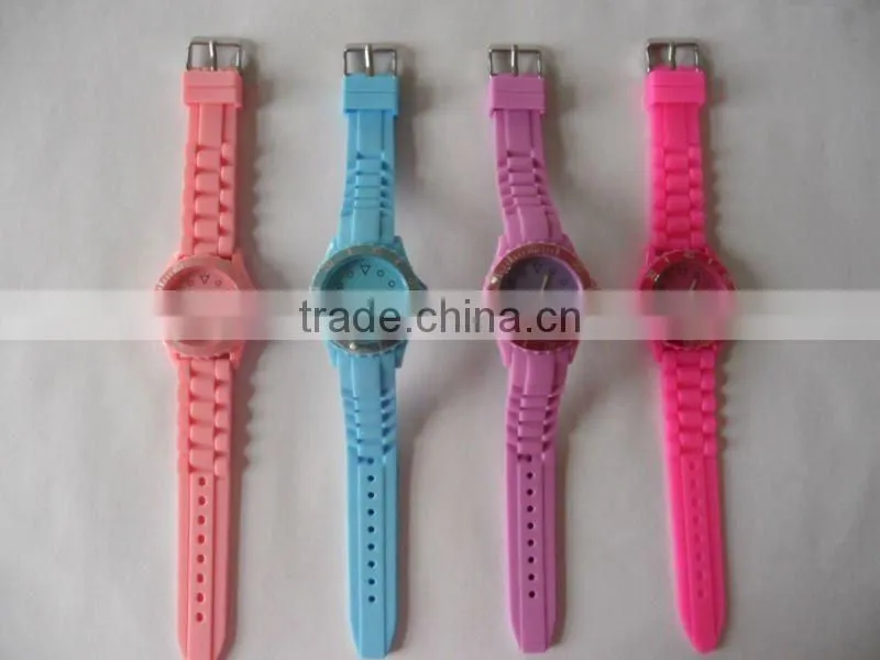 Fashion Colorful Silicone Watches with Plastic Back