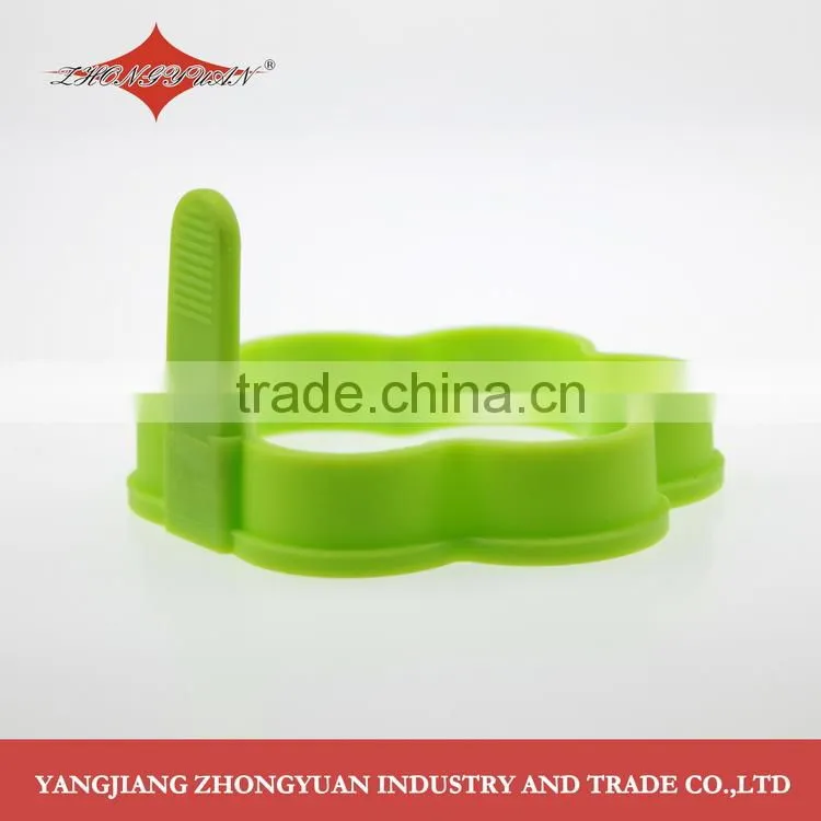 flower shaped silicone fried egg ring tool with handle wholesale