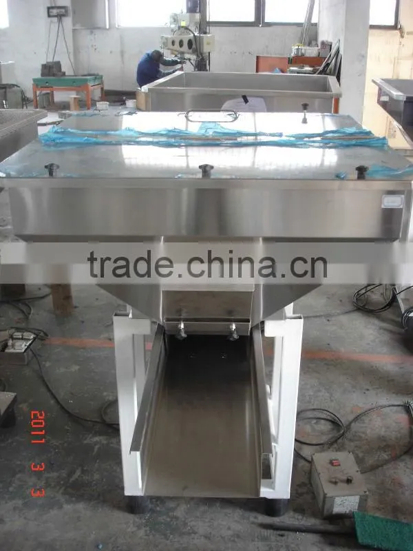Onion feeder